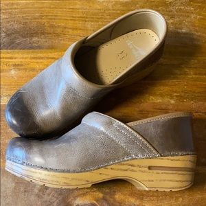 Dansko size 38 clogs